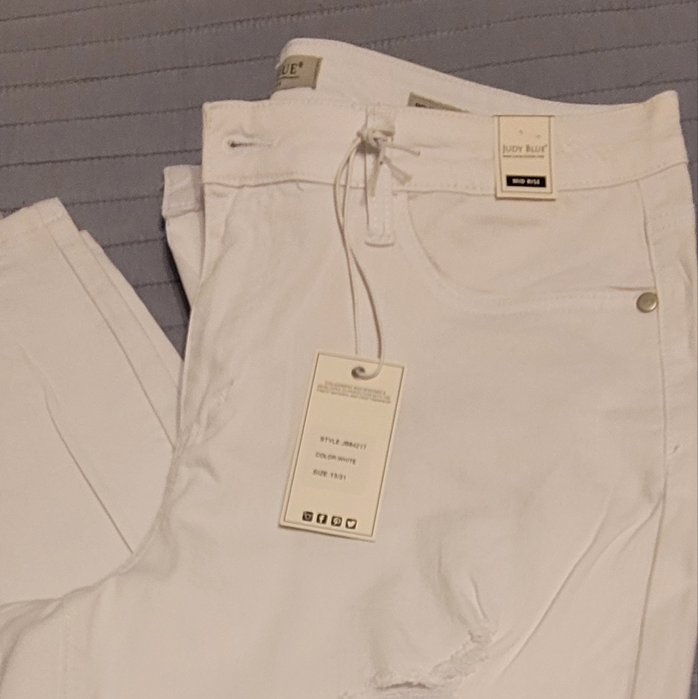 White boyfriend fit distressed judy blue jeans